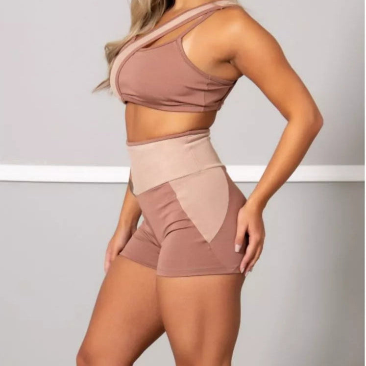 Conjunto gym com detalhe em tule