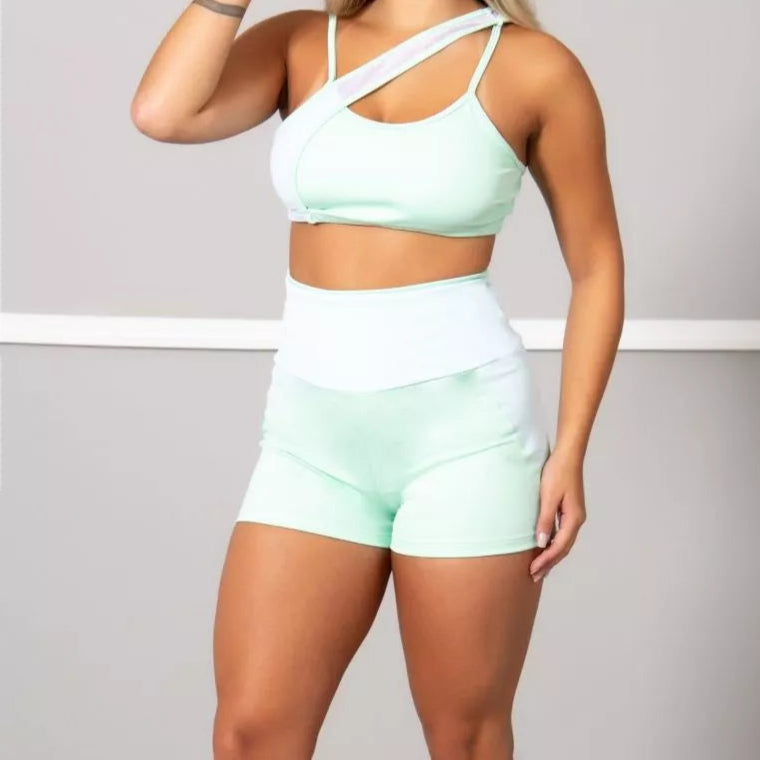 Conjunto gym com detalhe em tule